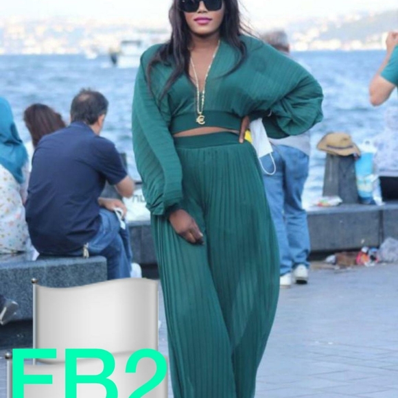 Beautiful and quality Jumpsuit . Size 42, 44, 46, 48  red&black. +1 647 936 0572 - Picture 5 of 5